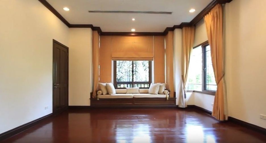 For rent 4 bedrooms house in Sathon, Bangkok