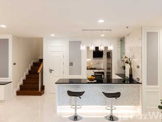 For sale 5 Beds condo in Huai Khwang, Bangkok