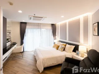 For sale 5 Beds condo in Huai Khwang, Bangkok