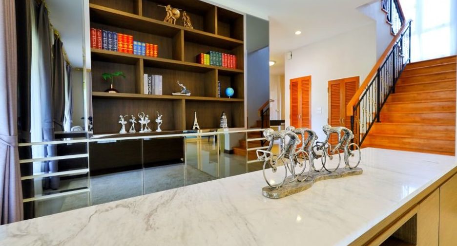 For sale 4 bedrooms house in Bang Khae, Bangkok