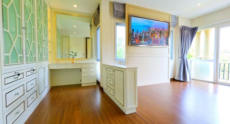 For sale 4 bedrooms house in Bang Khae, Bangkok