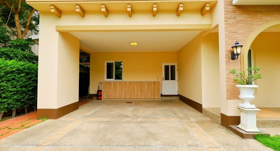 For sale 4 bedrooms house in Bang Khae, Bangkok