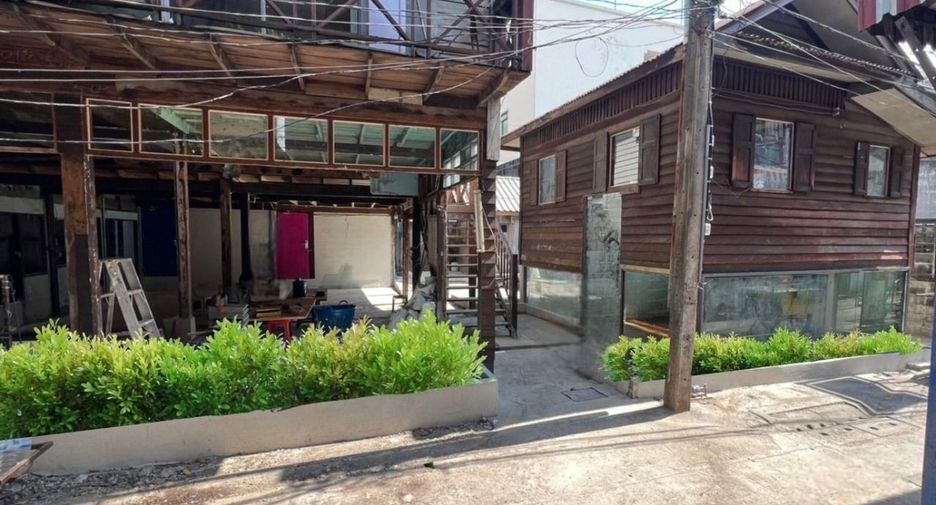 For rent 5 Beds house in Phra Nakhon, Bangkok