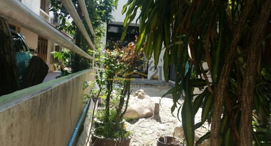 For sale 5 bedrooms townhouse in Phaya Thai, Bangkok