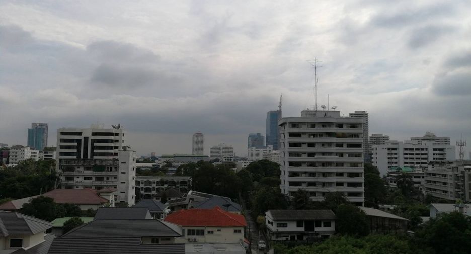 À louer et à vendre 4 chambres condo à Khlong Toei, Bangkok