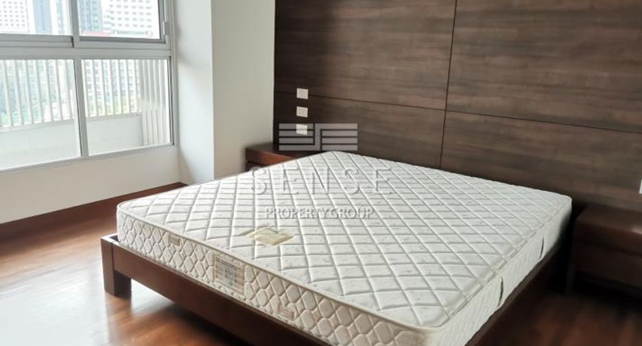For rent 3 bedrooms condo in Watthana, Bangkok