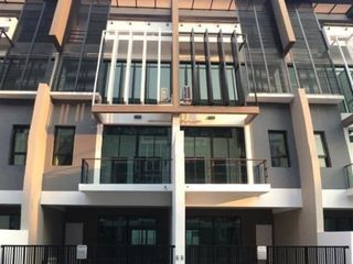 出售 3 卧室 联排别墅 在 Khlong Toei, 曼谷
