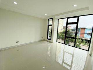 For rent 1 bed office in Bang Na, Bangkok