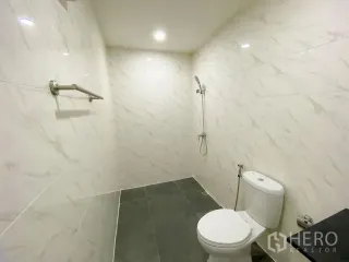 Аренда и продажа офис в Пхра Кханонг, Бангкок