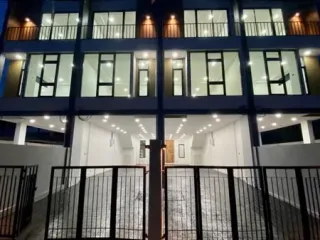 Аренда и продажа офис в Пхра Кханонг, Бангкок
