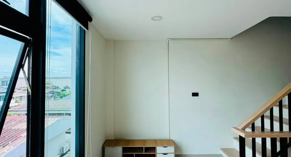 For rent and for sale office in Phra Khanong, Bangkok