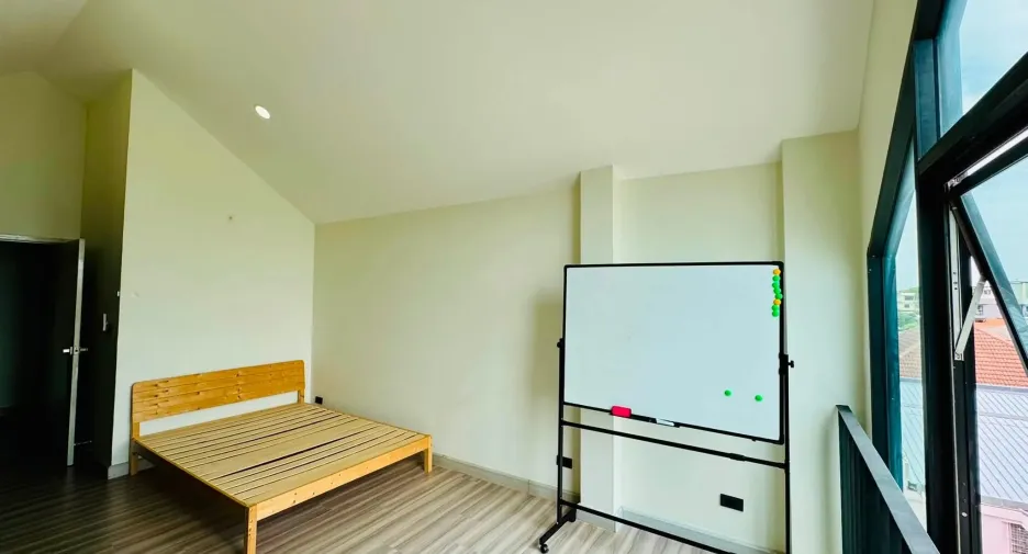 For rent and for sale office in Phra Khanong, Bangkok