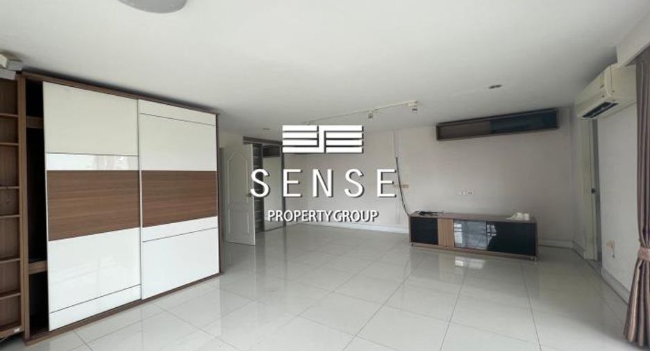 For sale 3 bed condo in Watthana, Bangkok