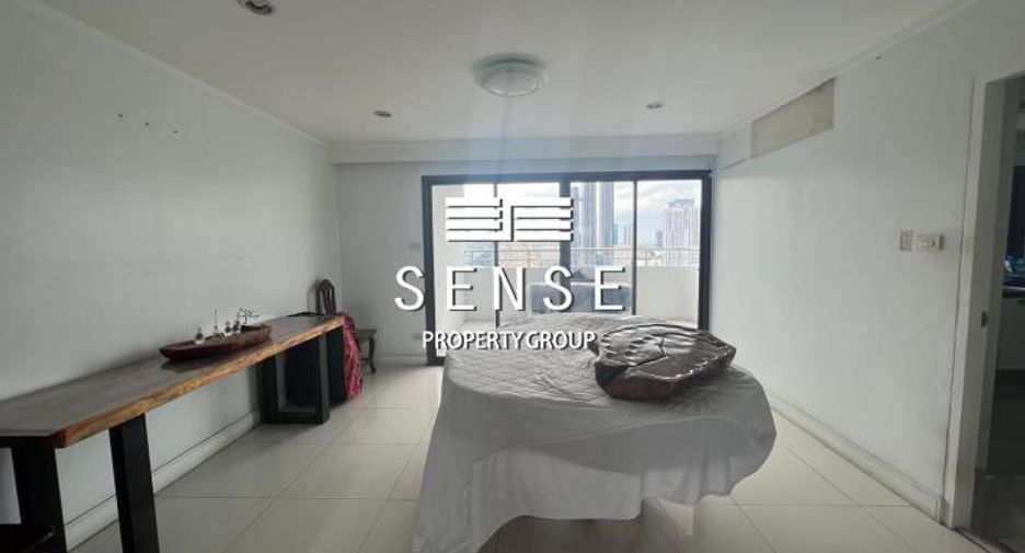 For sale 3 bed condo in Watthana, Bangkok