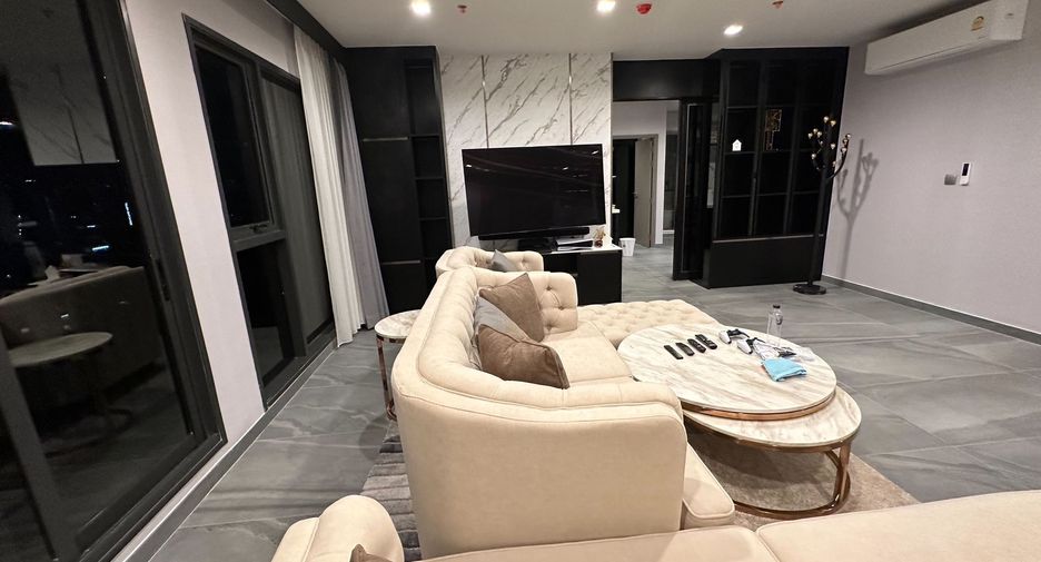 For sale 2 bed condo in Huai Khwang, Bangkok