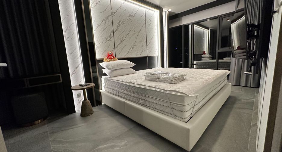 For sale 2 bed condo in Huai Khwang, Bangkok