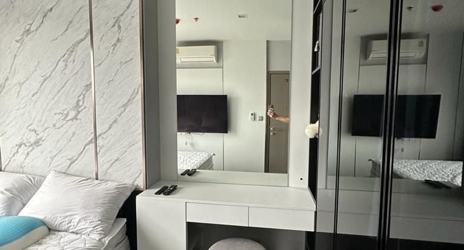 For sale 2 bed condo in Huai Khwang, Bangkok