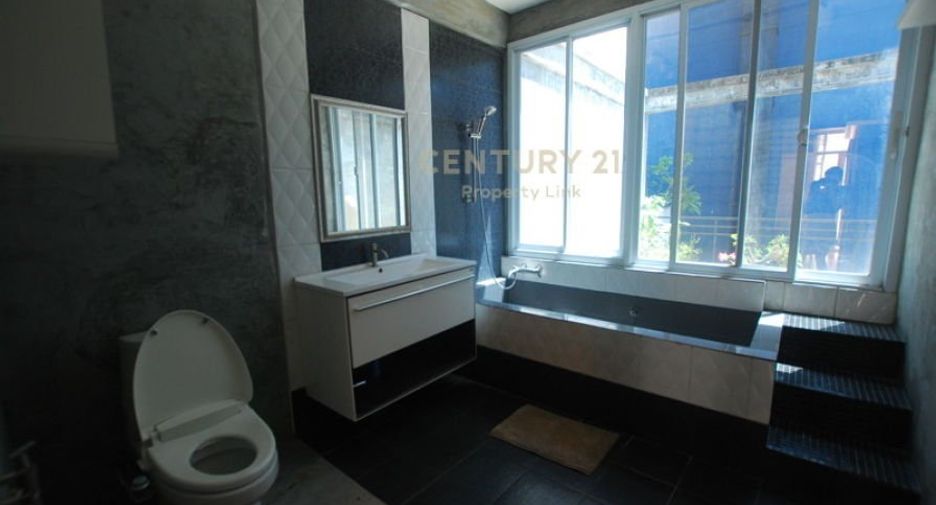 Local comercial en venta de 4 habitaciones en Bang Rak, Bangkok