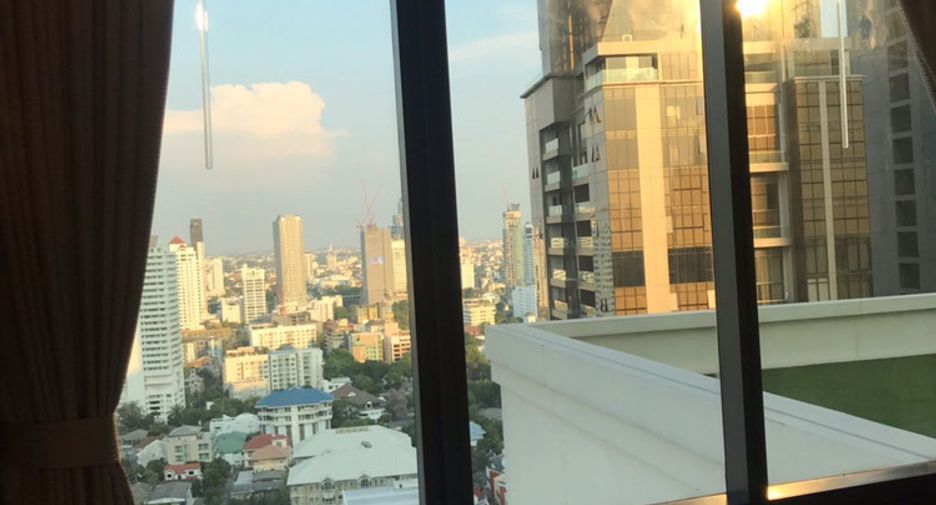 À louer et à vendre 3 chambres condo à Khlong Toei, Bangkok