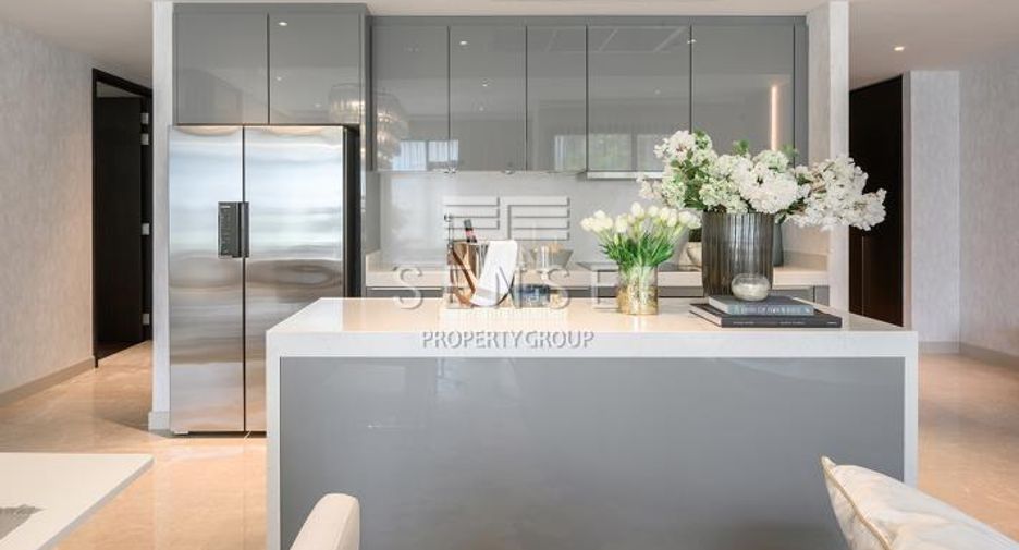 For sale 3 bedrooms condo in Watthana, Bangkok