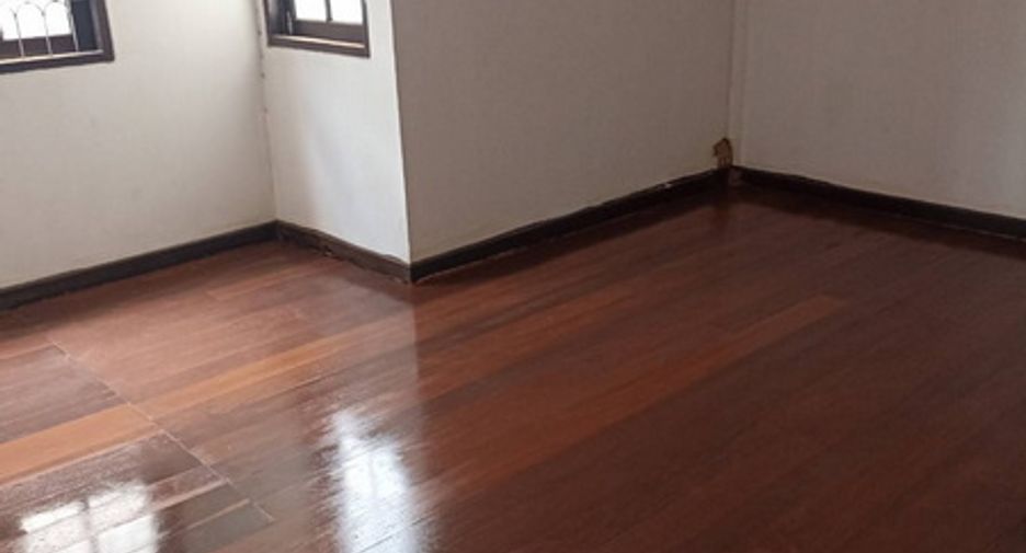For sale and for rent 4 bed townhouse in Wang Thonglang, Bangkok