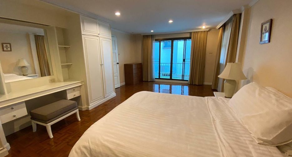 For rent 2 bed condo in Watthana, Bangkok