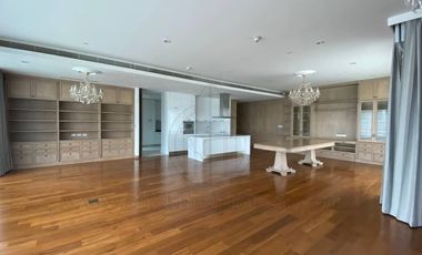 For rent 4 bedrooms condo in Pathum Wan, Bangkok