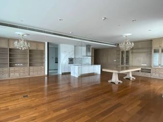 For rent 4 bedrooms condo in Pathum Wan, Bangkok