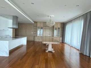 For rent 4 bedrooms condo in Pathum Wan, Bangkok