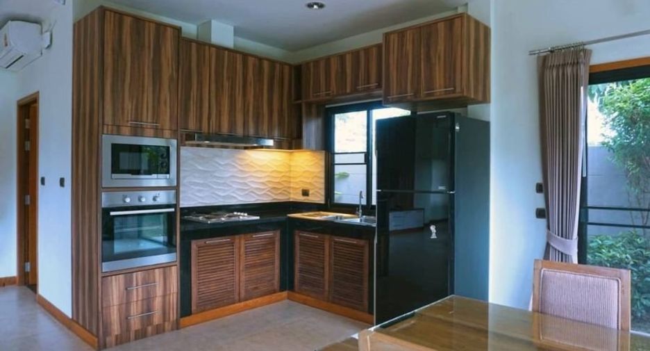 Casa en alquiler de 3 habitaciones en Sattahip, Chonburi