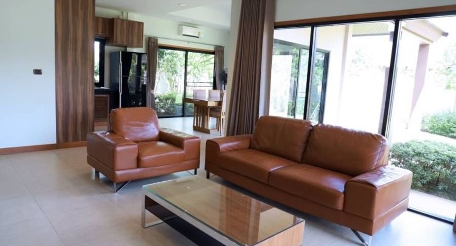 Casa en alquiler de 3 habitaciones en Sattahip, Chonburi