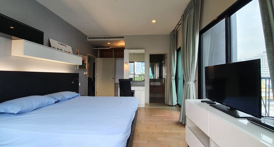 For rent 2 bedrooms condo in Khlong Toei, Bangkok