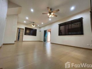 For rent 5 Beds townhouse in Bang Khun Thian, Bangkok