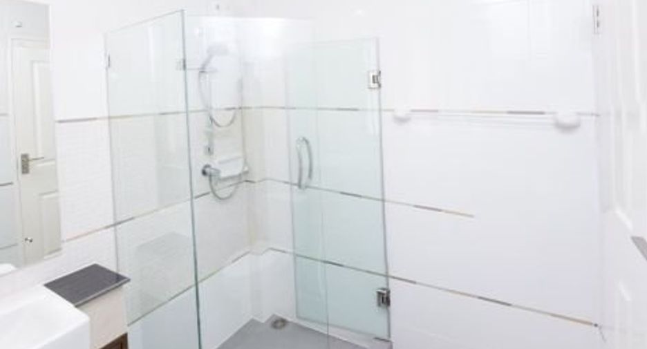 Casa en venta de 3 habitaciones en Si Racha, Chonburi