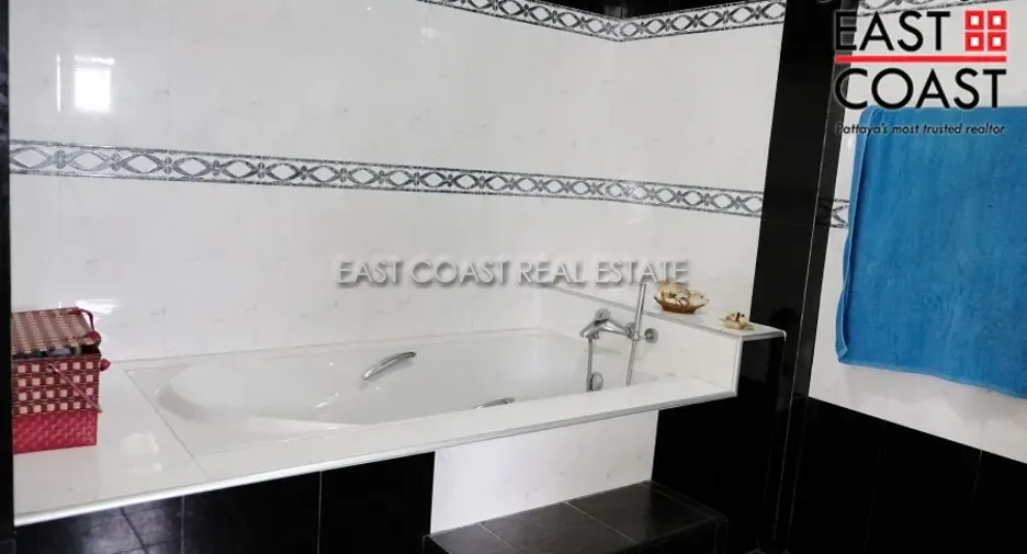 For sale 4 ベッドルーム house in Bang Lamung, Chonburi