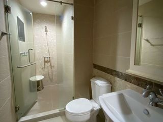 For sale 3 bed condo in Phaya Thai, Bangkok