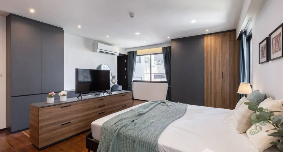 For rent 4 Beds condo in Khlong Toei, Bangkok
