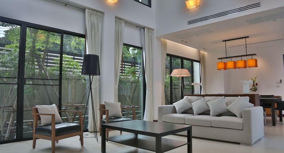 For rent 4 bed villa in Watthana, Bangkok