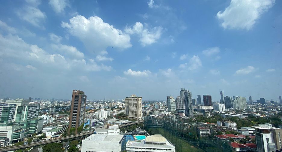 For rent そして for sale 3 Beds condo in Khlong Toei, Bangkok