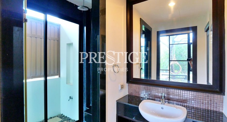 For sale 3 bedrooms house in East Pattaya, Pattaya