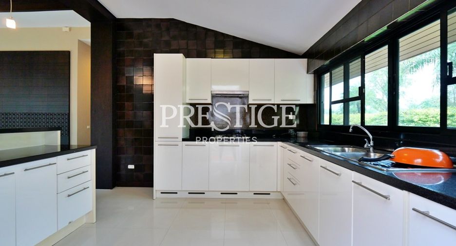 For sale 3 bedrooms house in East Pattaya, Pattaya