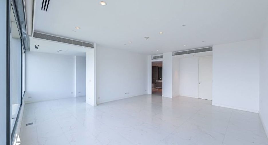 For rent 2 bedrooms condo in Pathum Wan, Bangkok