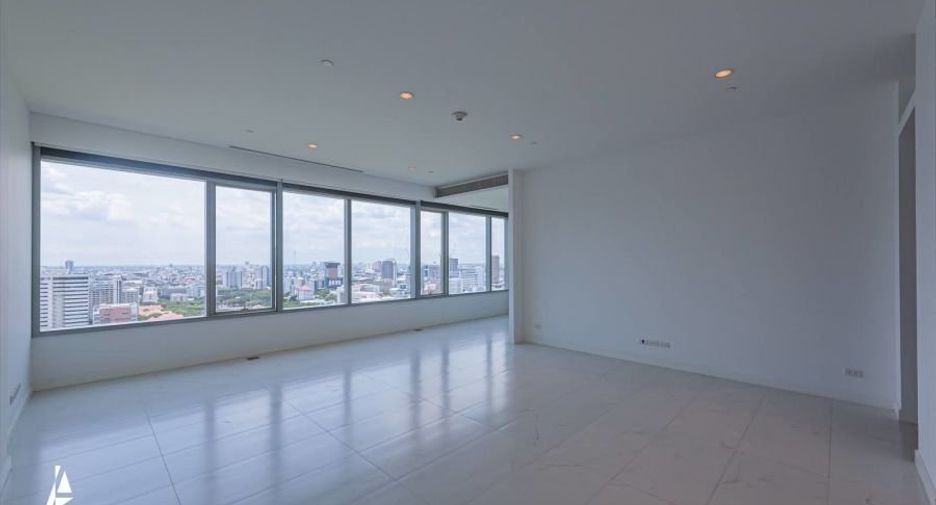 For rent 2 bedrooms condo in Pathum Wan, Bangkok