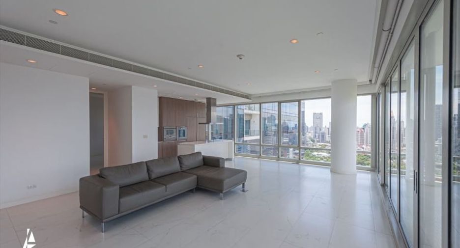 For rent 2 bedrooms condo in Pathum Wan, Bangkok
