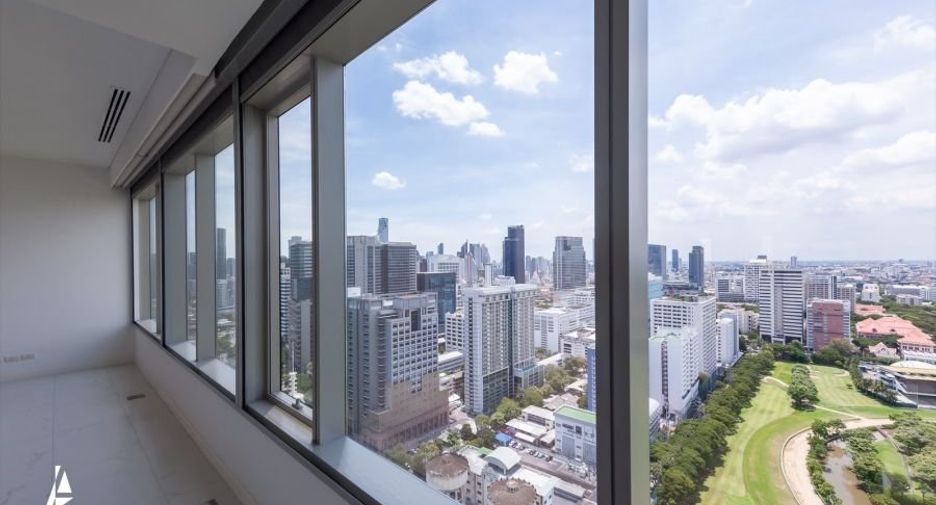 For rent 2 bedrooms condo in Pathum Wan, Bangkok
