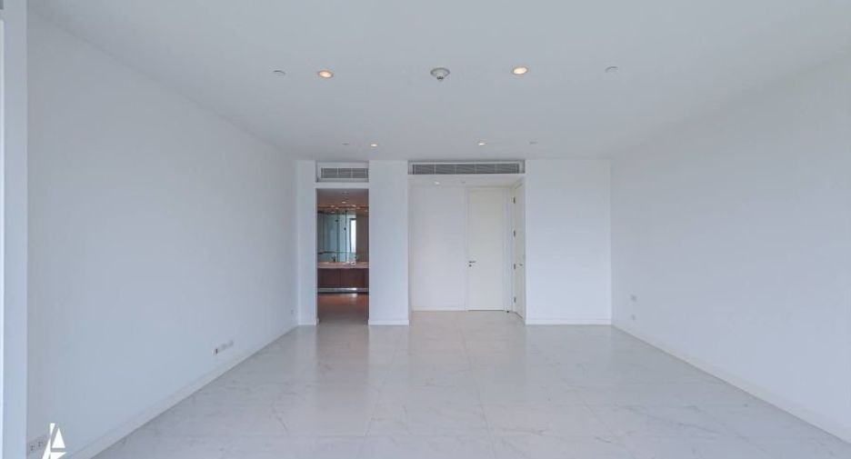 For rent 2 bedrooms condo in Pathum Wan, Bangkok