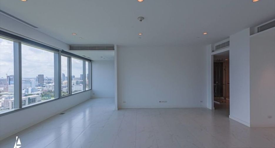 For rent 2 bedrooms condo in Pathum Wan, Bangkok
