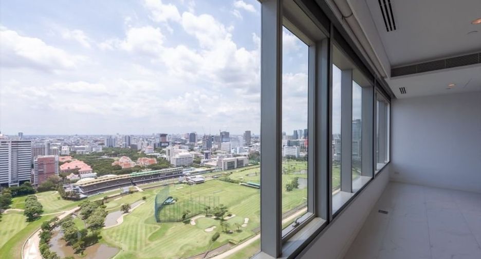 For rent 2 bedrooms condo in Pathum Wan, Bangkok