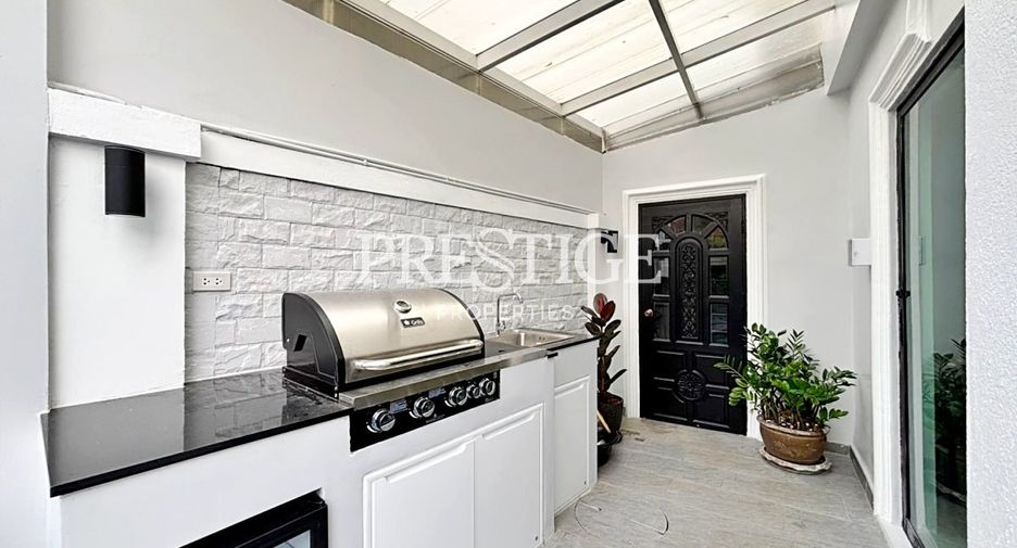 For sale そして for rent 5 ベッドルーム house in Bang Lamung, Chonburi