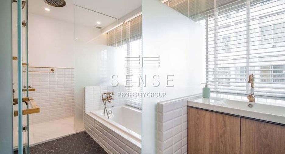 For rent 2 bedrooms condo in Watthana, Bangkok